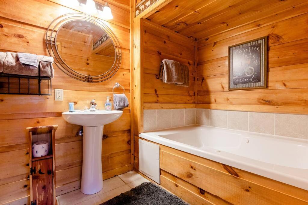 Vila Cozy Cabin W/Hot Tub & Wifi In Gatlinburg Exteriér fotografie