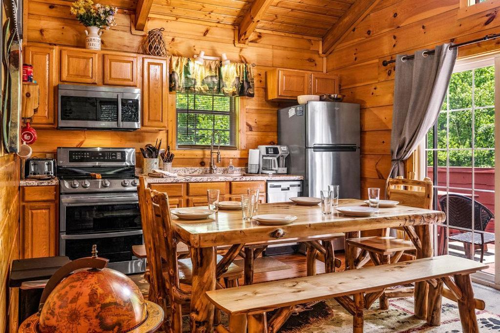 Vila Cozy Cabin W/Hot Tub & Wifi In Gatlinburg Exteriér fotografie